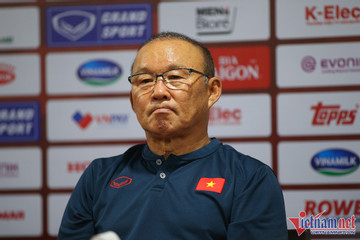 HLV Park Hang Seo nói đúng 2 từ khi được hỏi trở lại tuyển Việt Nam